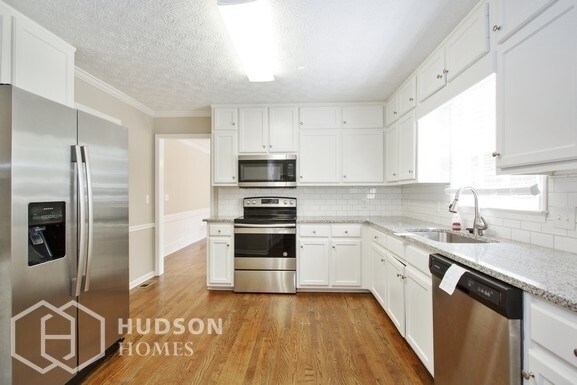 Building Photo - 2294 Stratford Ln