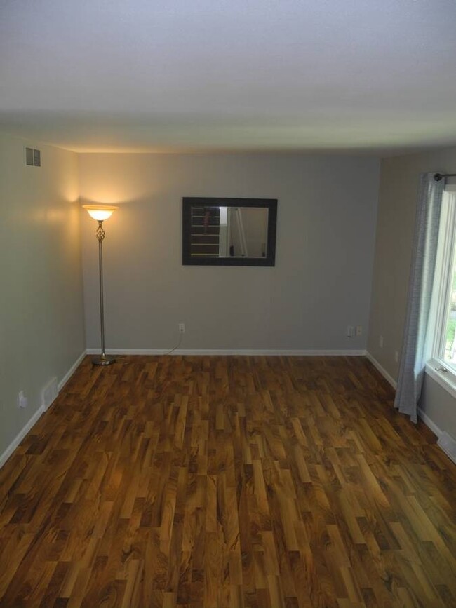 Building Photo - 621 Seven Nations Dr