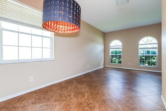 Foto del edificio - 1235 Brooke View Dr