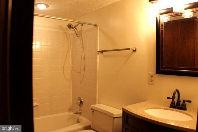 Building Photo - 44695 White Oak Ct