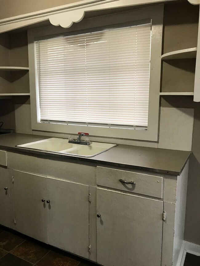 Building Photo - ****817 Bush Ave - Alexandria - Upstairs a...
