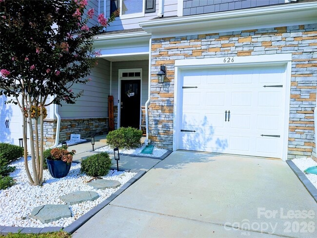 Building Photo - 626 Altamonte Dr
