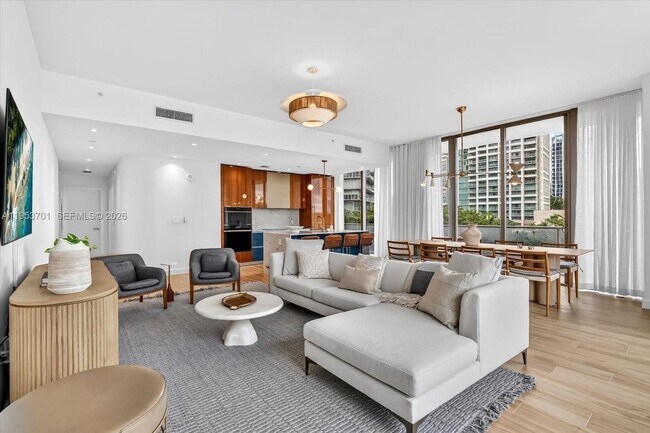 Foto del edificio - 2678 Tigertail Ave