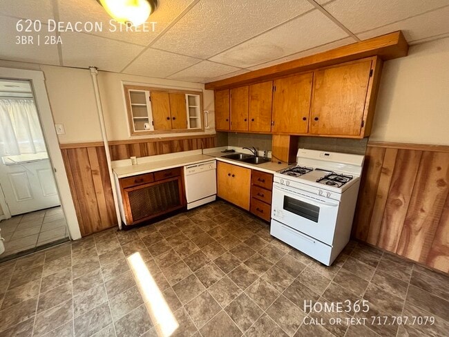 Building Photo - Beautiful 3-bedroom, 2-bathroom home nearb...