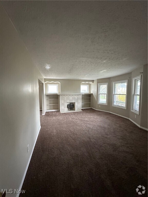Building Photo - 3700 E 153rd St