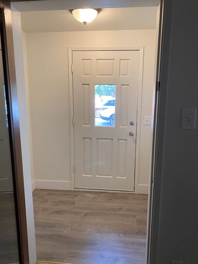 Building Photo - Cute Updated Home Near Shopping and Downtown Chico