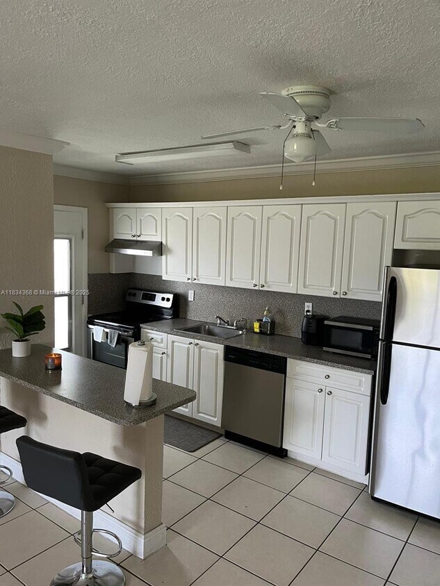 Foto principal - 898 NW 45th Ave