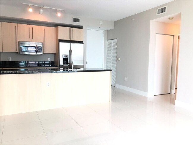 Foto del edificio - 79 SW 12th St