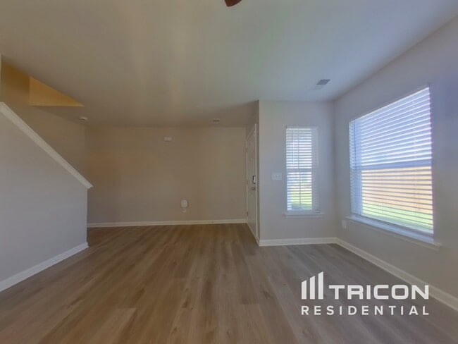 Building Photo - 379 Charter Oak Ct