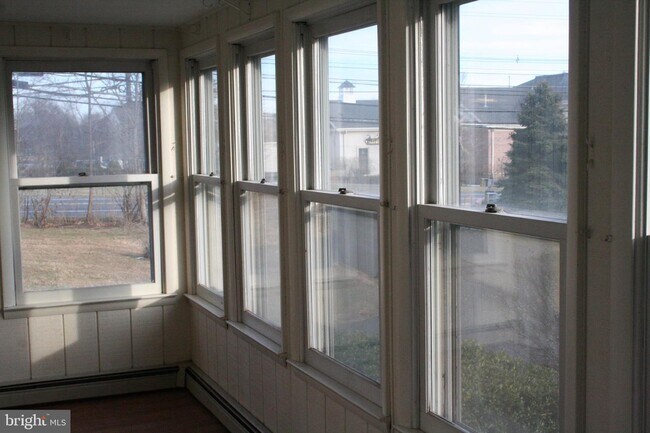 Foto del edificio - 144 W Franklin Ave