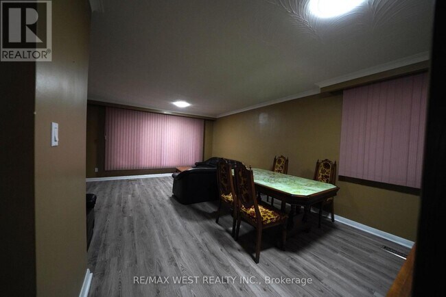 Photo du bâtiment - 35 Beckett Ave