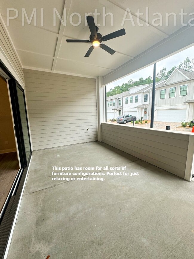 Building Photo - Luxurious 3-Bedroom Townhome with Custom C...