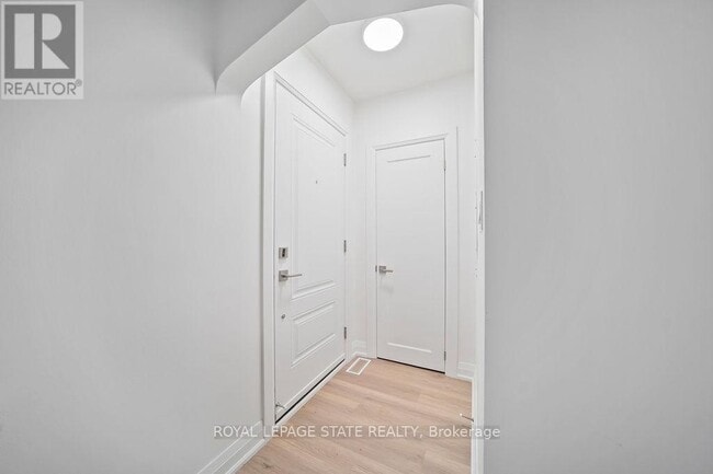 Building Photo - 172 E 34th St