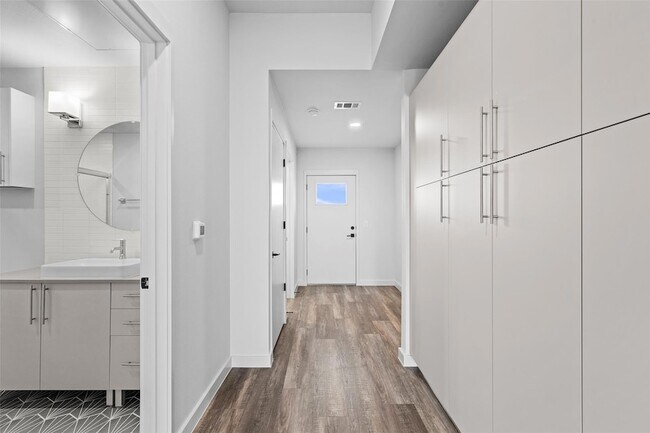 Foto del edificio - 4004 Banister Ln