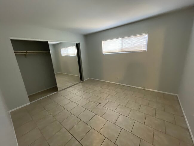 Building Photo - 3380 Brussels St