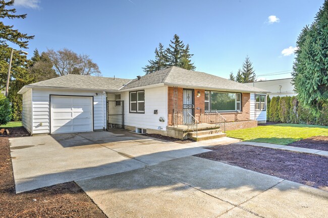 Building Photo - 3410 SE 71st Ave