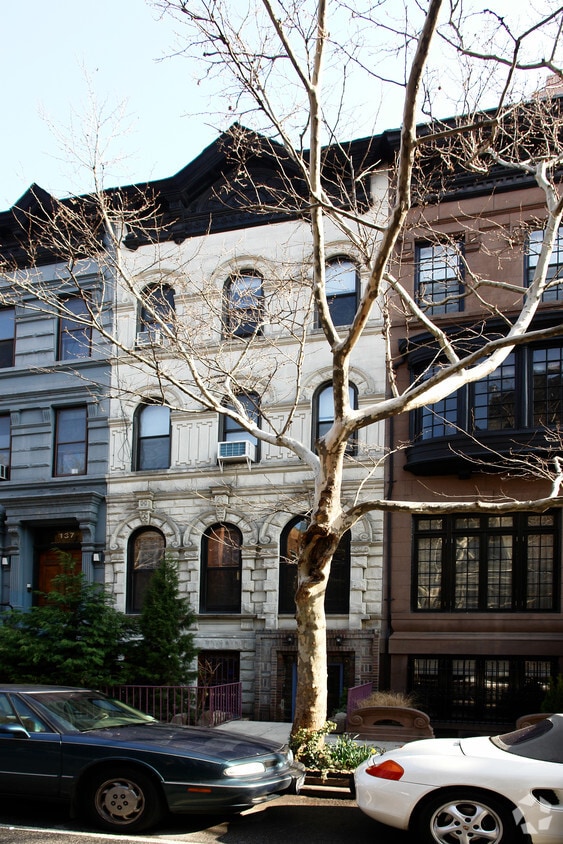 Building Photo - 135 W 78th St