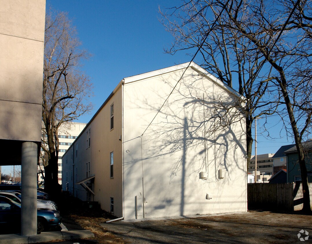 Building Photo - 849-851 W Town St
