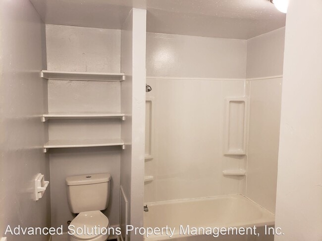 Building Photo - 1576 Chestnut St