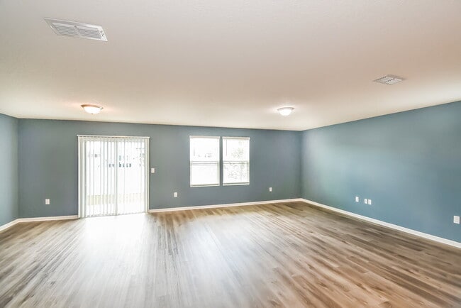 Building Photo - 2303 Pebble Point Dr