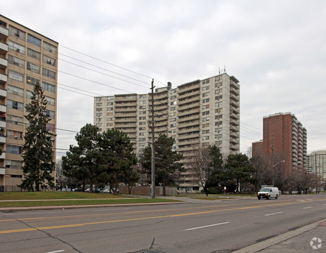 Primary Photo - Valencia Towers