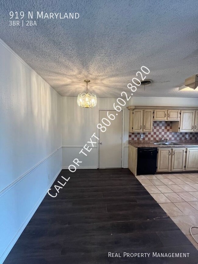 Building Photo - 919 N Maryland-