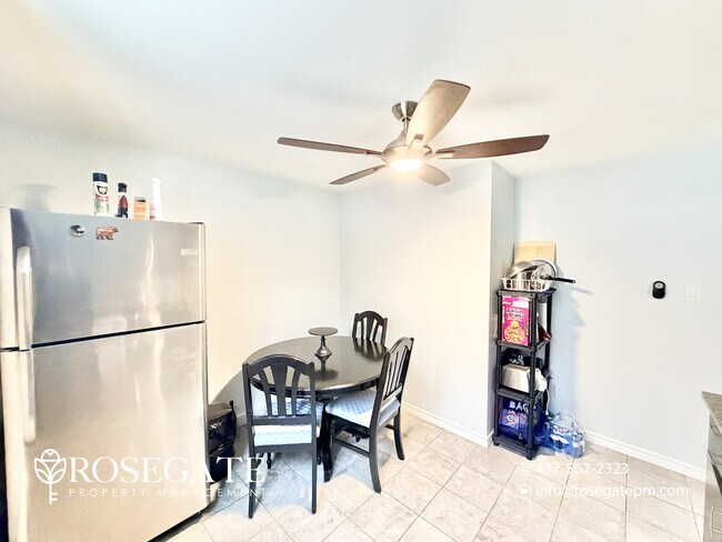 Photo du bâtiment - Modern 1-Bedroom Apartment with In-Unit Laundry & Parking – Kitchener