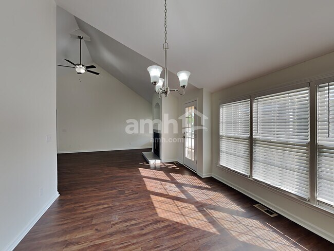 Foto del edificio - 14 Arbordale Ln