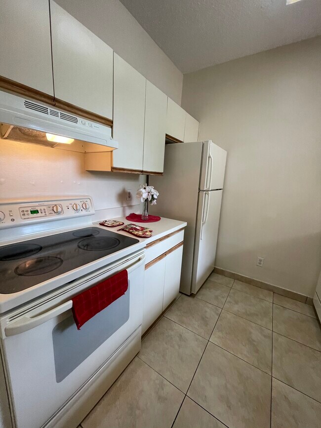 Foto del edificio - 751 Cypress Ln