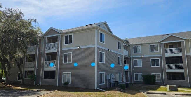 Segundo piso del edificio - 4215 SW 22nd Ln
