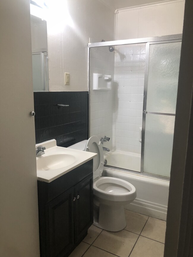 Bathroom - 1550 Wesleyan Rd