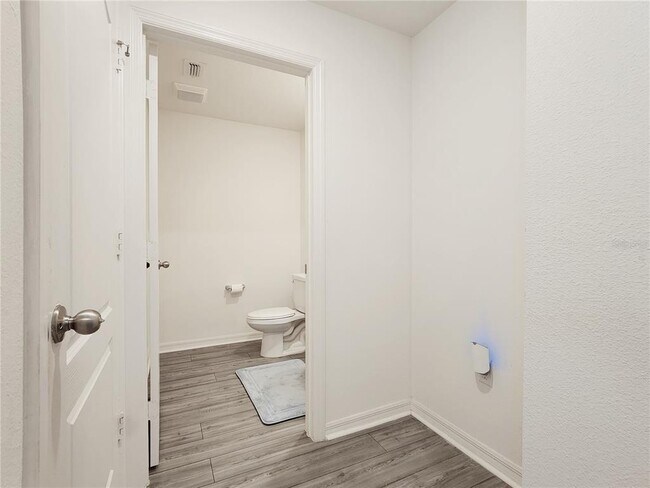 Foto del edificio - 1679 Wynford Cir