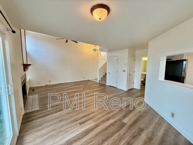 Building Photo - 2402 Skyview Dr