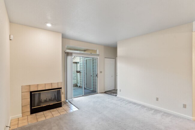 Foto del edificio - Beautiful 2 Bedroom, 2 Bathroom Condo in Park Almaden, San Jose