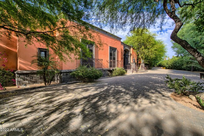 Building Photo - 8100 N 68th St