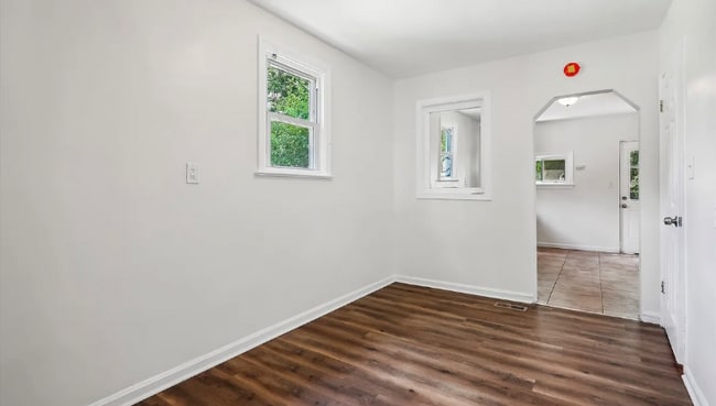 Building Photo - 1210 Larchmont Ave