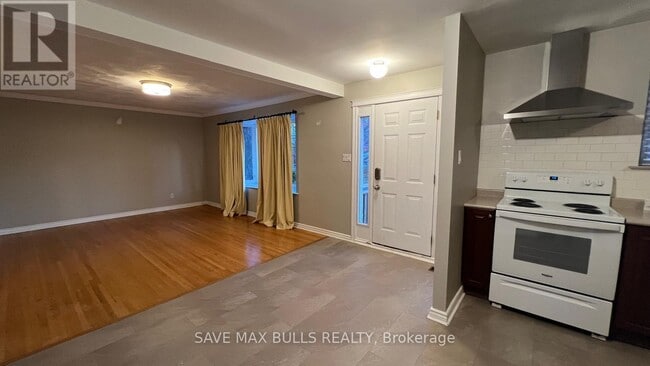 Building Photo - 371 Meadowbrook Dr