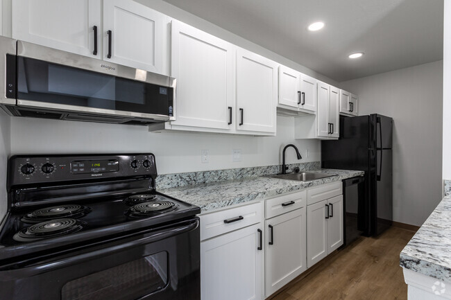 1BR Garden Flat - 660SF (Remodeled) - Market Mohawk Apartments