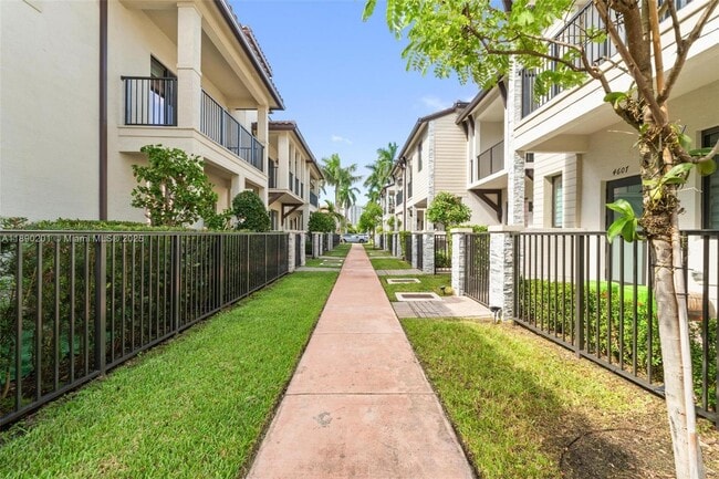 Building Photo - 4612 NW 83rd Pkwy