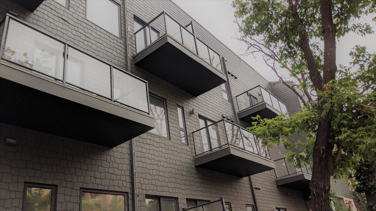 Building Photo - 254-254 Wellington Crescent