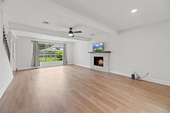 Foto del edificio - 14222 Piping Rock Ln