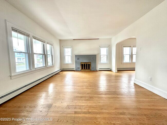 Foto del edificio - 1509 N Webster Ave