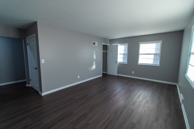 Living Room - 2813 E G Ave