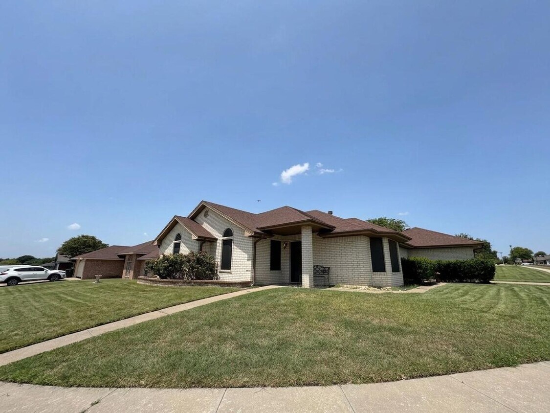 Building Photo - 3817 Oak Valley Dr