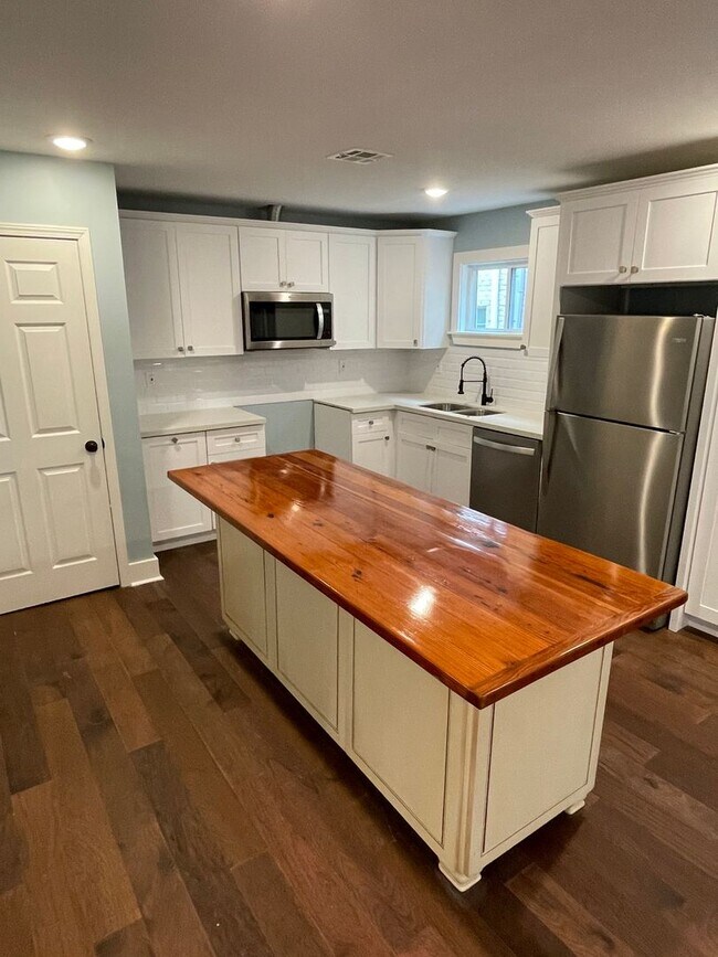 Foto del edificio - Newly Renovated 2BD/2BA with ALL UTILITIES INCLUDED