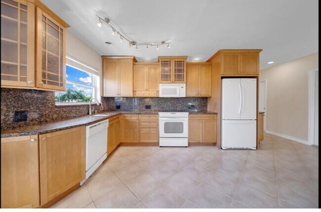 Foto del edificio - 2591 NE 55th Ct