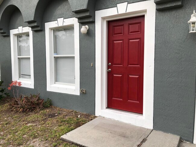Building Photo - 457 Fitzsimmons St