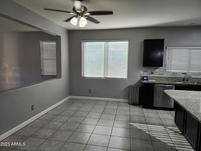 Foto del edificio - 9309 W Orange Dr