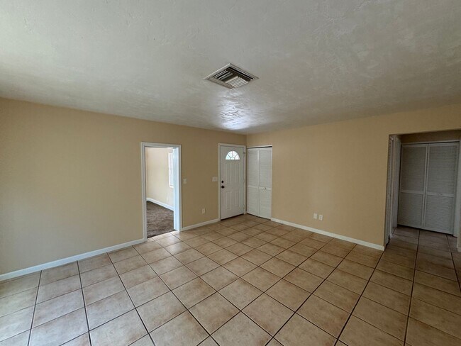 Building Photo - 1573 Fort Smith Blvd