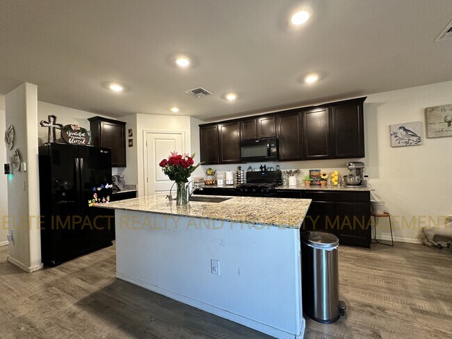Building Photo - 6948 S Victor Dr
